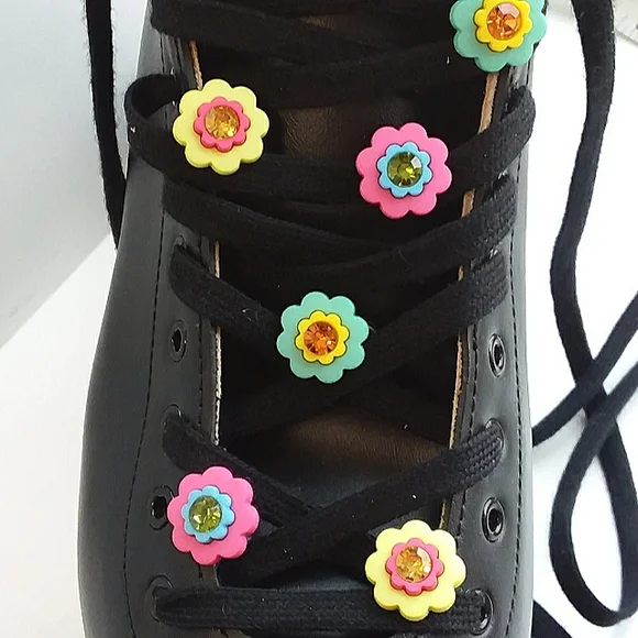 4/$20 Daisy flower shoelace charm for roller skates tennis shoes or boots - Picture 6 of 13